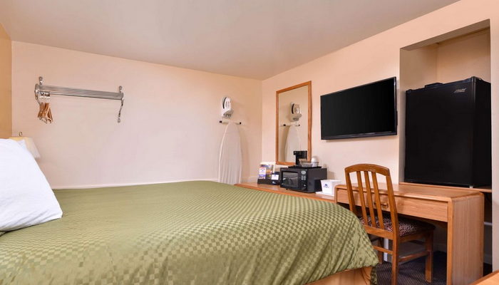 Pinecrest Motel (Americas Best Value Inn) - From Website (newer photo)